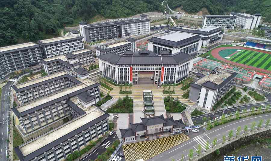 摘帽贫困县投资7.1亿建豪华中学 真相到底是怎样的？
