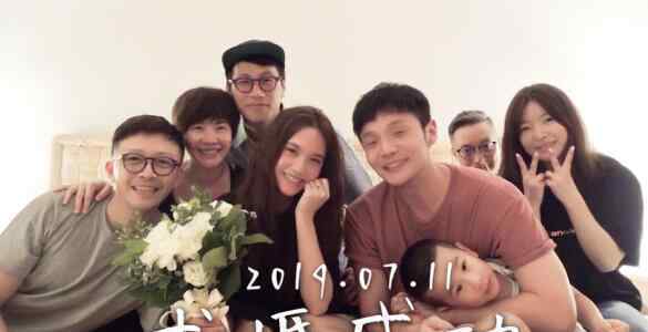 杨丞琳晒李荣浩求婚视频 网友：简单又美好