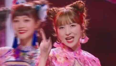 金莎掉两次扇子大哭 金沙第三次公演淘汰了吗