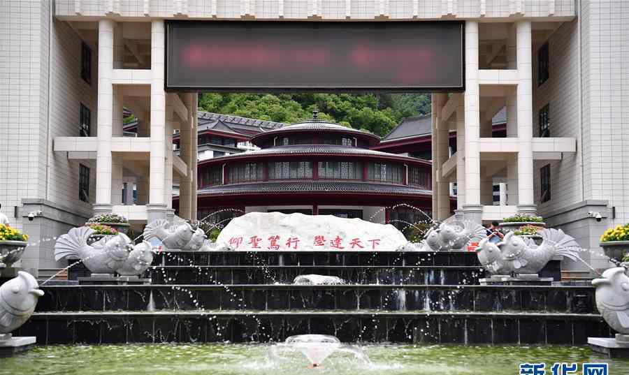 摘帽贫困县投资7.1亿建豪华中学 真相到底是怎样的？
