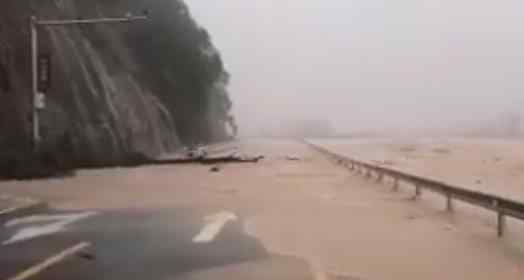 浙江乐清江河水位暴涨 台风“黑格比”登陆