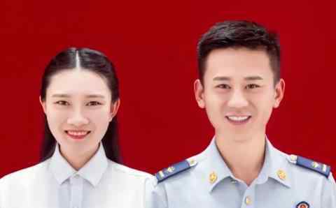 消防员隔着屏幕抚摸刚出生的儿子 网友：消防员辛苦了