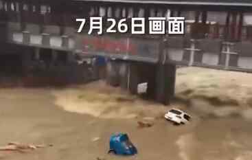 湖北恩施洪水逐渐退去 水下一幕曝光后引来众人围观感叹