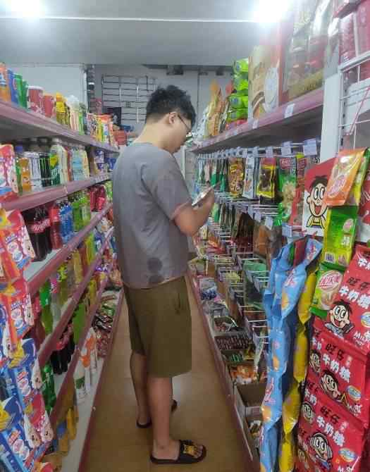 新小店 大学生创业“新小店”日营业额2万元 三年买房买车