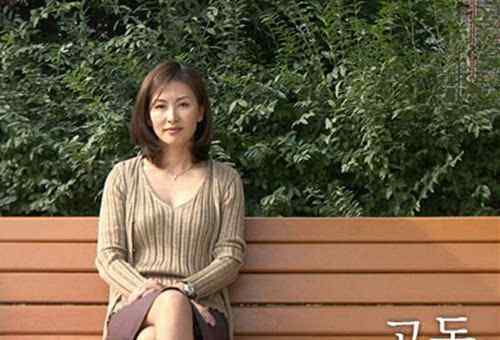 脐电影 韩国喜剧爱情肚脐电影 李美淑拍床戏展浓艳魅力