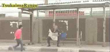 捧腹网搞笑动态图片 动态图 恶搞节目 这少年能活到现在真是一个奇迹