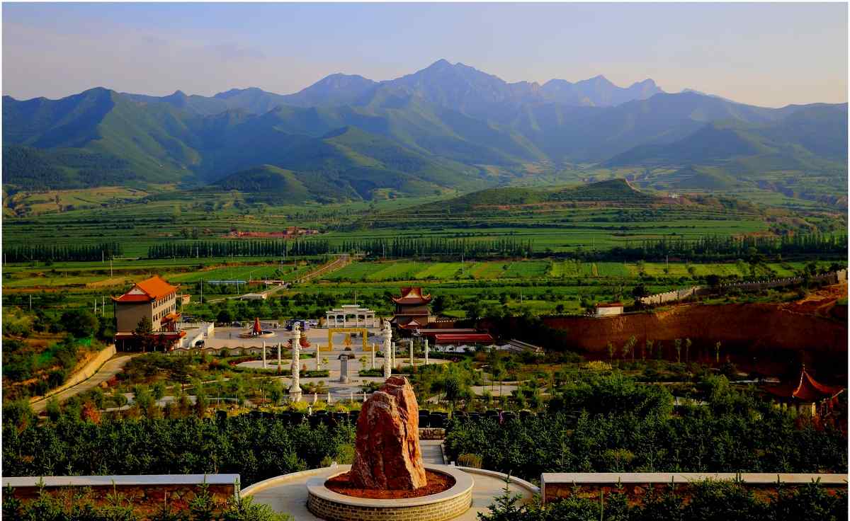 赤城县公众信息网 北京周边赤城县凤凰山公墓—风吹一片叶，万物已惊秋文章配图