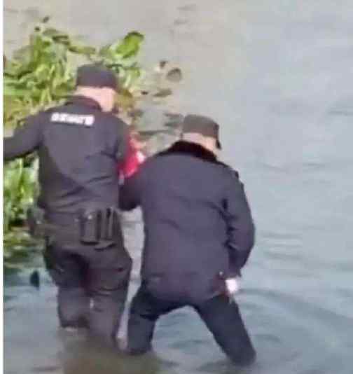 警察被指目视女孩溺水 派出所回应上热搜，怎么情况