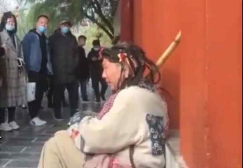 景区演员为了演好乞丐饿三天三夜 为什么会这样做