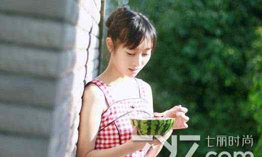 怎么卷头发 烫发后怎么打理卷发 保持卷度就是这么简单