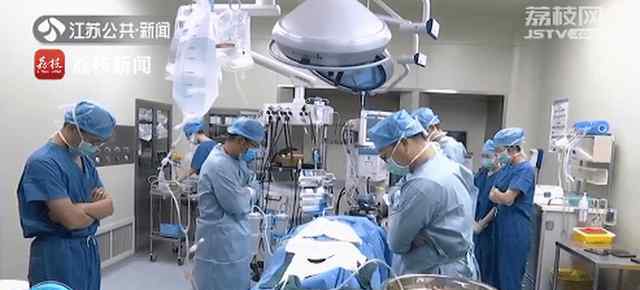 女子为救人去世捐器官又救3人 医生现场向她致敬