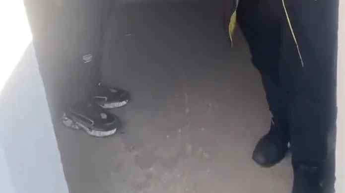 老师偶遇小学生躲厕所吃方便面 为什么会这样