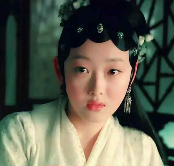 蒋梦婕和周冬雨 林妹妹蒋梦婕到底怎么了，竟然撞脸白百何周冬雨？文章配图