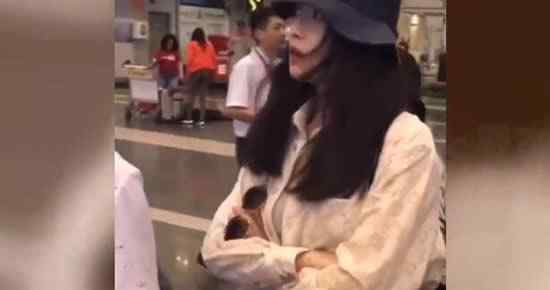 倪妮被代拍险些撞倒并遭其威胁 这代拍实在是太可恶了