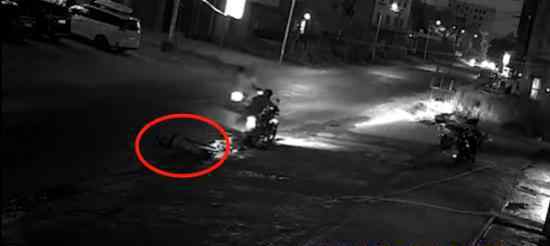老人惨遭三车连撞当场身亡?监控视频记录下事故全称经过