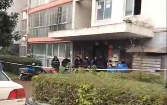 长沙一小区突发大火 两人事后送医无效身亡