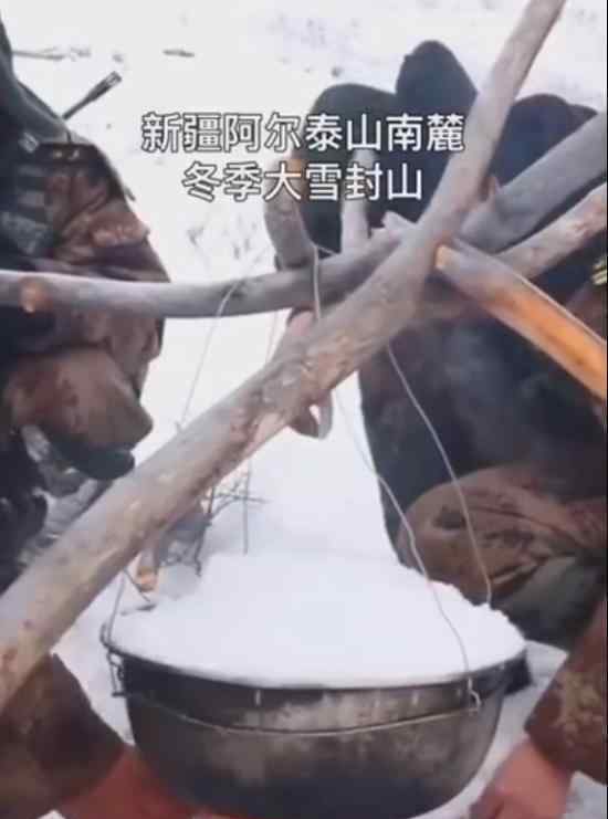 边防官兵化雪水煮饺子为战友庆生 生日快乐（图）