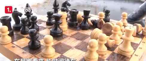 硬核奶奶泡冰水里下象棋 为什么泡在冰水里