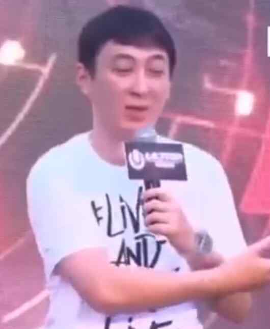 王思聪妈妈帮还债 王思聪妈妈给了王思聪多少钱帮还债