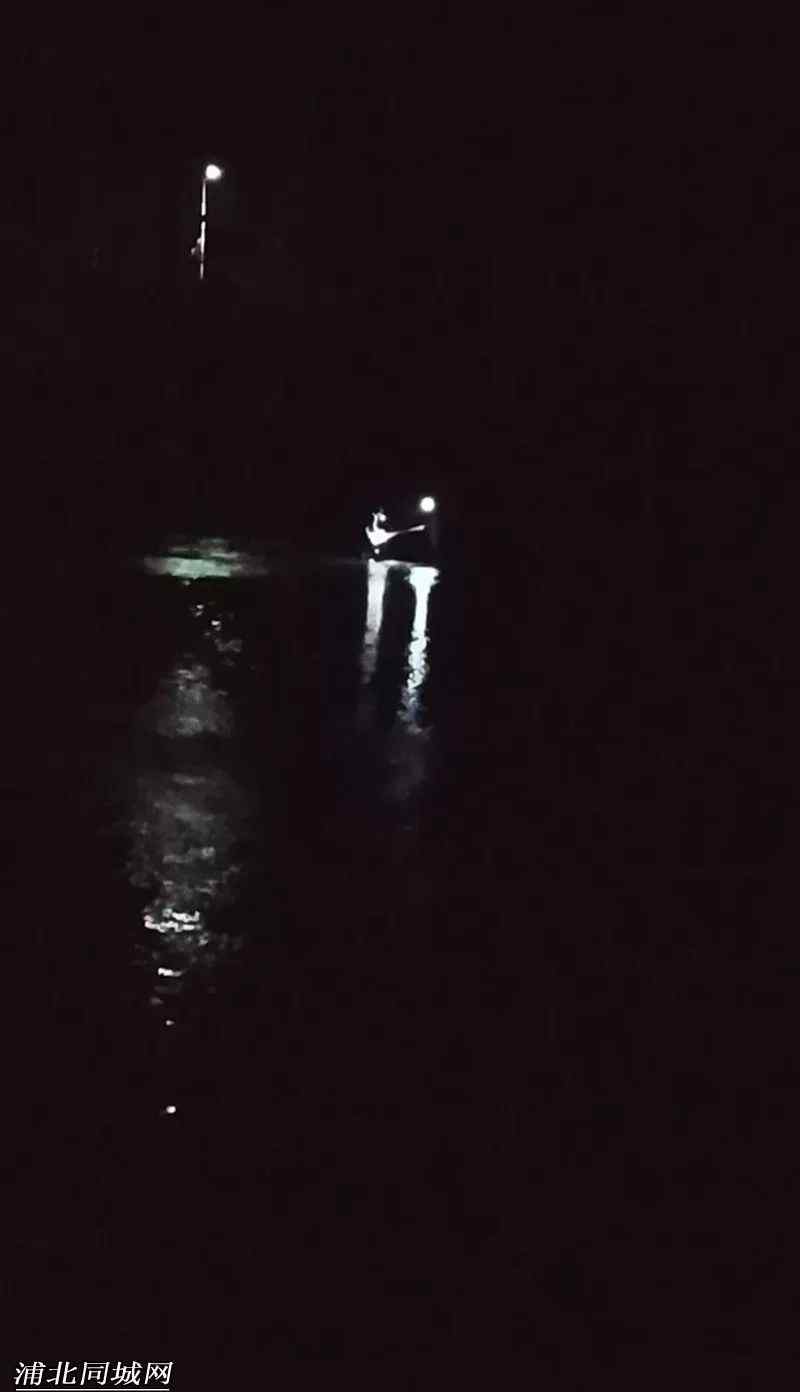 武汉村民疯狂电鱼 白石水半夜有村民电鱼破坏生态坏境