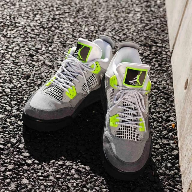 aj4灰绿 资讯丨AJ1“绿巨人”配色曝光，AJ4灰绿配色即将来袭！