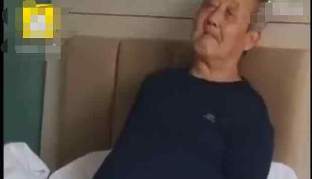 大爷去新疆旅游被隔离后一脸无聊 究竟发生了什么