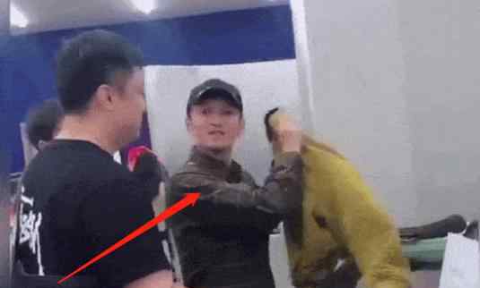 李维嘉怼偷拍网友  李维嘉说了什么他妻子是谁
