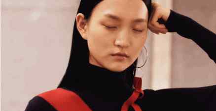 王新宇 被这个叫王新宇的小超模“虐杀”了：16岁就横扫国际时尚圈，人美腿长经济独立，我16岁在干嘛！