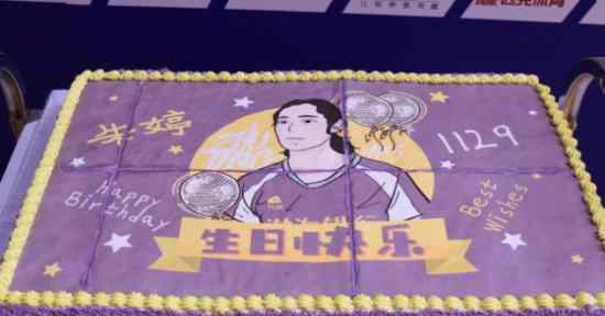 球迷为朱婷庆生 中国女排朱婷25岁生日（图）