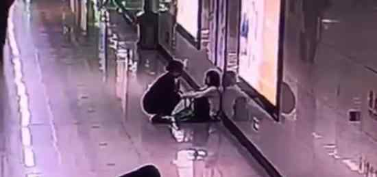连续加班崩溃大哭 这是怎么回事?具体事情经过