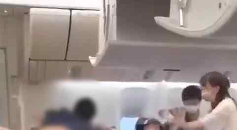 东航回应机舱内两男子打架 究竟发生了什么