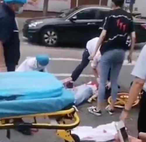 天津男子当街持刀砍人致1死1伤 回顾事情经过