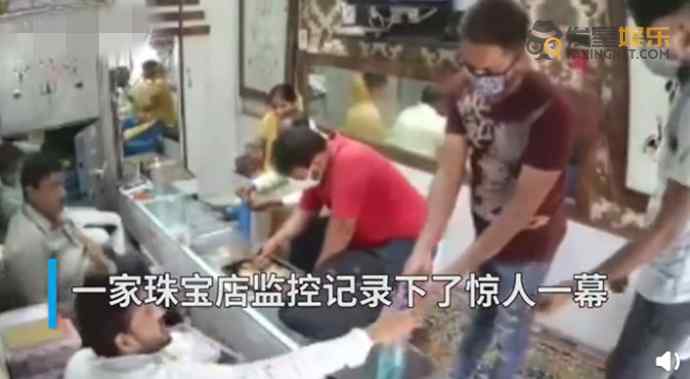 男子抢劫前消毒双手 印度男子抢劫前消毒双手 整个过程让旁人看着呆若木鸡