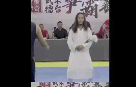 当事人回应用毛笔放倒4个壮汉 具体说了什么
