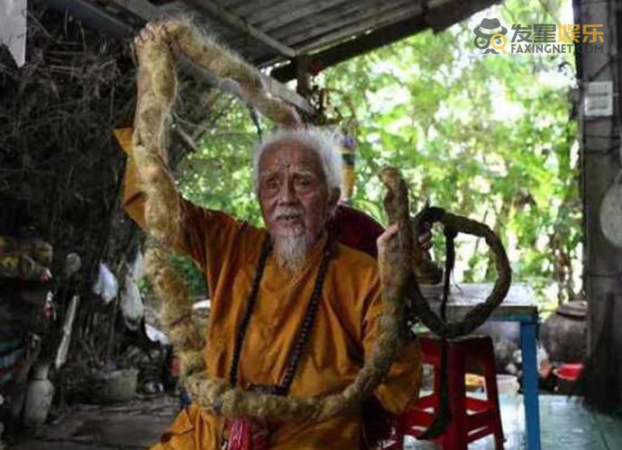 剪发 越南92岁大爷80年未剪头发 只因错误迷信觉得剪头发就会死