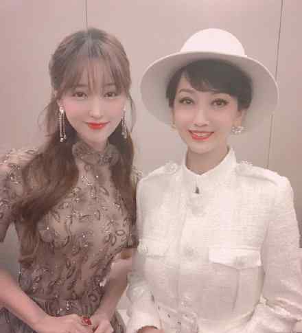 36岁金莎和65岁赵雅芝怎么了两人合照引热议
