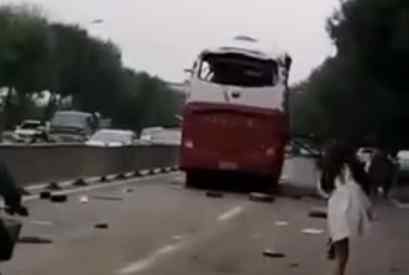 山东济南一大巴发生爆炸 究竟发生了什么