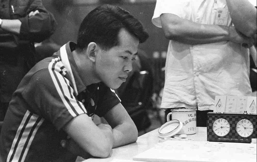 中国象棋象棋之王 王天一和胡荣华没有交过手？六年前新老棋王曾有一场世纪之战！