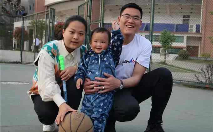 月入7万仍辞职！90后小伙带着妻子和2岁女儿一起重上大学