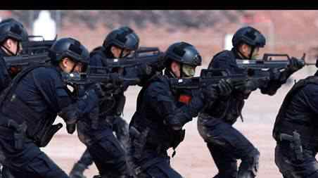 汉族士兵逼维吾尔族姑娘跳崖？荒谬！新疆问题教材竟使用长达13年