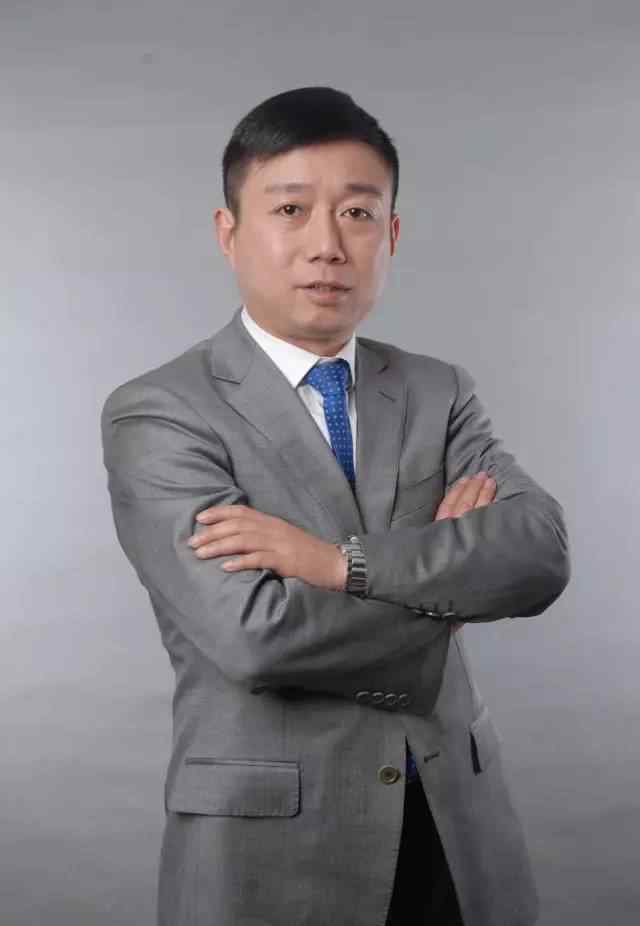 保险合同的关系人包括 保险合同受益人约定包括姓名和身份，保险事故发生时身份发生变化的，保险金如何分配？