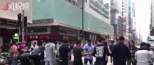 香港市民清晨自发清理路障 具体什么情况