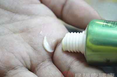脸上的痤疮怎样治疗 怎么治脸上的痤疮 预防痤疮要避免这4个因素
