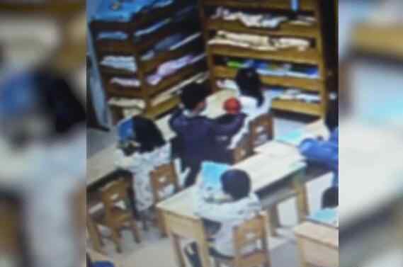 6岁女童幼儿园内遭同桌多次拍打 究竟事情真相如何