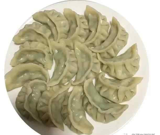 韭菜肉饺子馅的做法 韭菜猪肉饺子做法，教你韭菜肉饺子馅怎么调好吃和煮韭菜饺子技巧文章配图