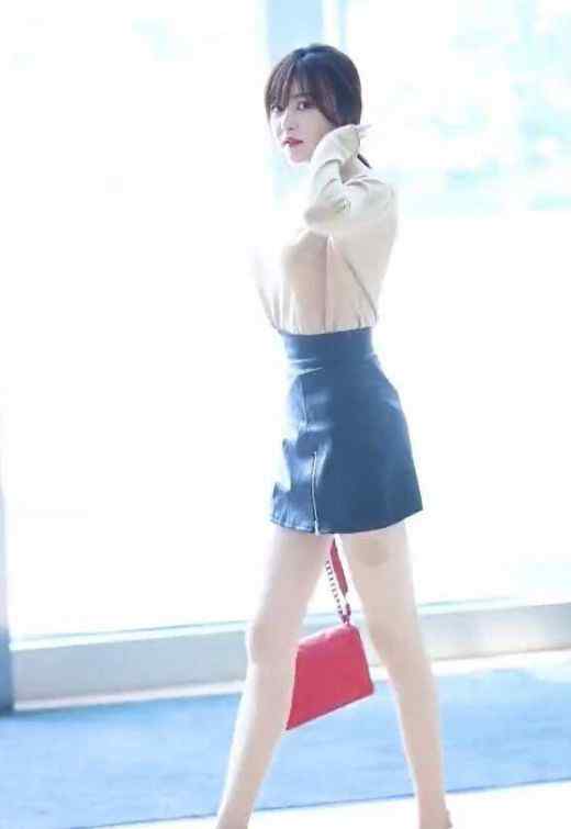 又勾勾又丢丢是什么意思 街拍集：打扮精致的路人女神，“又勾勾又丢丢”的东方女人味文章配图