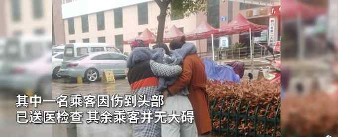 轿车突然变道逼停公交 致多名乘客摔倒 一人头部受伤！监控曝光