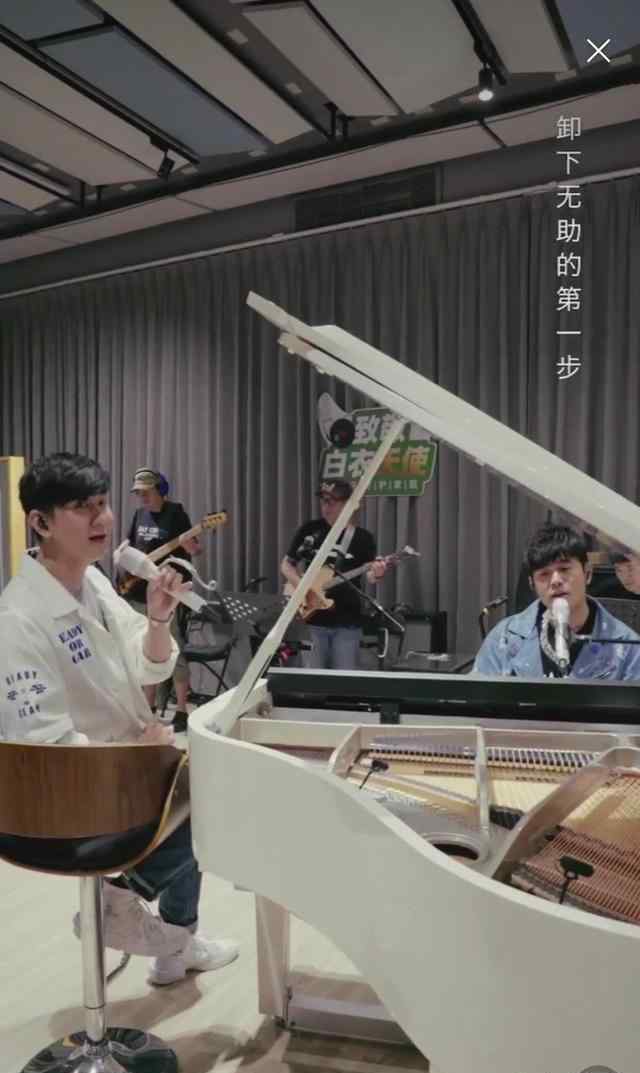 周杰伦林俊杰合唱 致敬白衣天使合唱《stay with you》