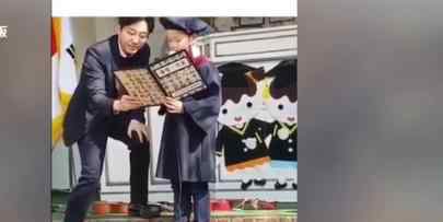 宋民国幼儿园毕业发言 网友：学霸咕完全遗传妈妈智商
