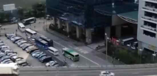 香港旅游大巴慢行呼吁恢复秩序 香港尽快恢复平静